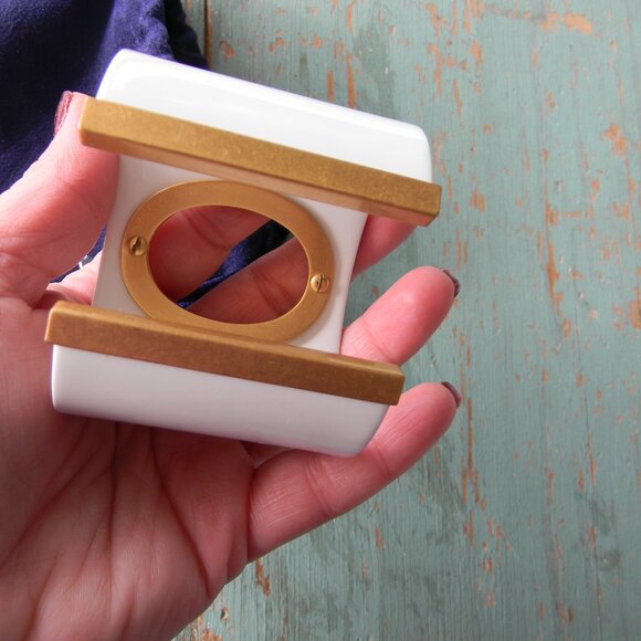 TORY BURCH WHITE LARGE CUFF GOLD CUT-OUT TRIM DETAIL LOGO & DUST BAG - Picture 4 of 7